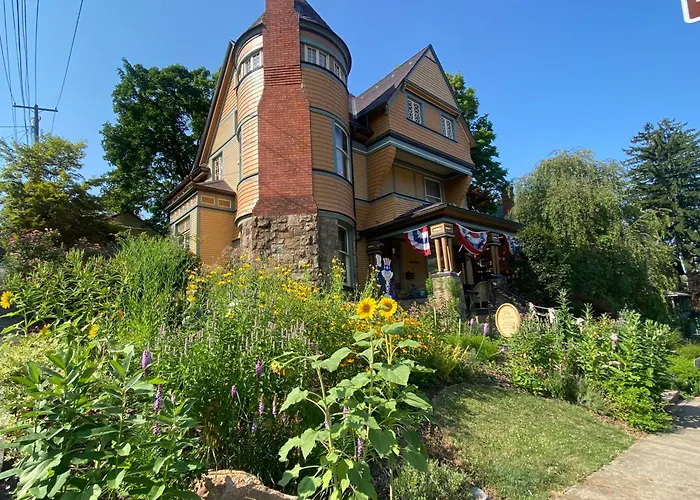 The Queen, A Victorian Bed & Breakfast
